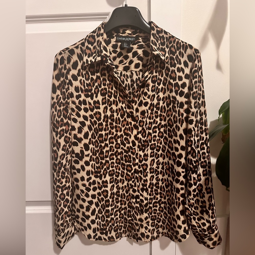 Cynthia Rowley Leopard Print Button Up Chiffon Blouse Size Small